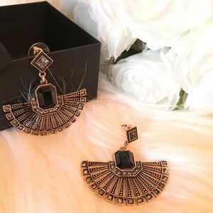 NWT Gorgeous Half Circle Dangle Women Earrings